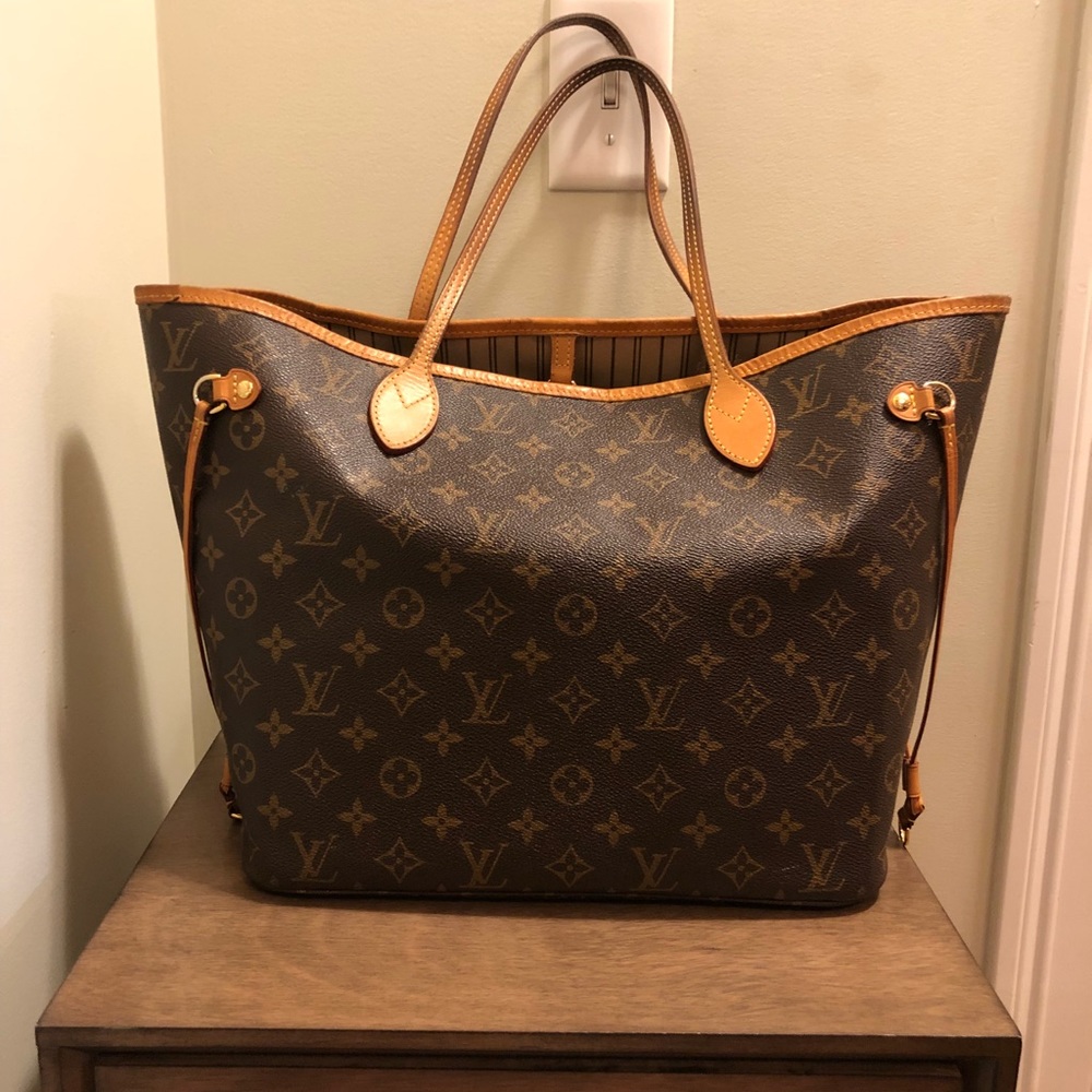 Louis Vuitton Neverfull MM purse. AUTHENTIC